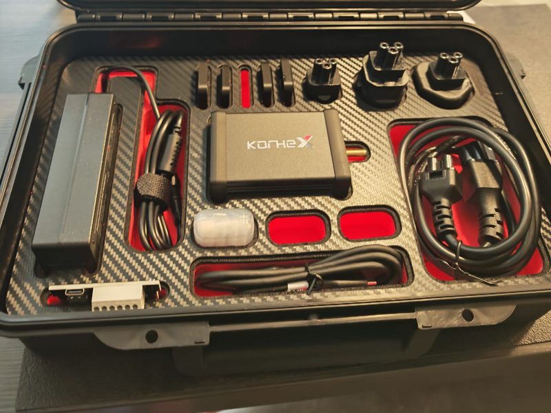 Magic Motorsport KorheX u koferu s priborom